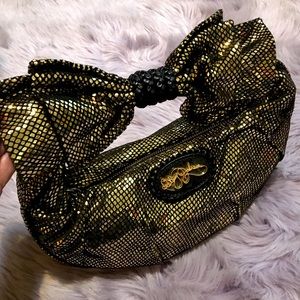 Betsey Johnson vintage gold bag! 💛